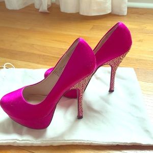 Madden magenta “party pumps” w. Embellished heel